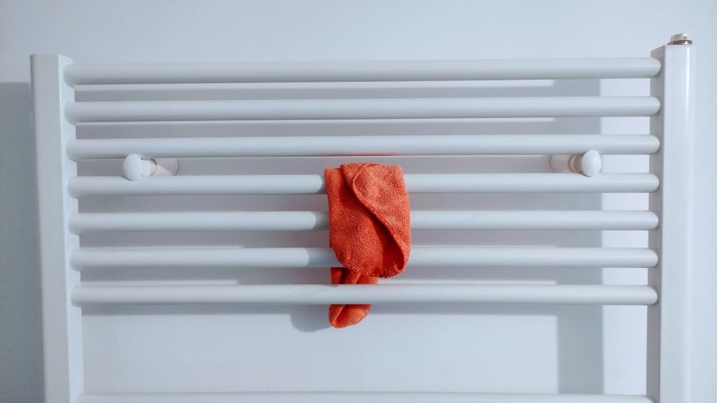 Der Handtuchheizkörper sollte regelmäßig gereinigt werden