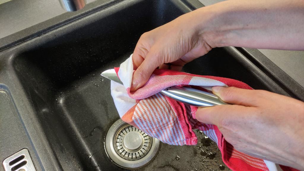 Küchenmesser nach der Reinigung direkt abtrocknen
